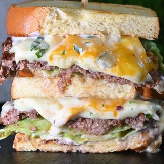 Телешки смаш и сирена (360гр)