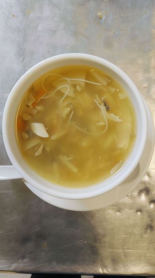 Супа от пилешко на лентички (200г)