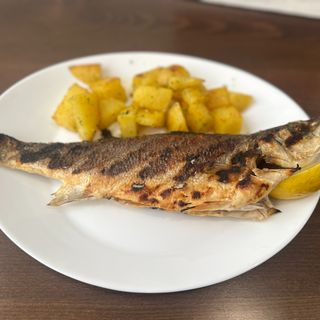 Лаврак на скара със соте (450г)