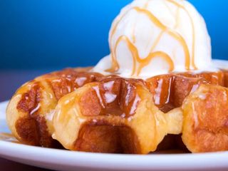 Хрупкави гофрети с шоколад и сладолед(160г)