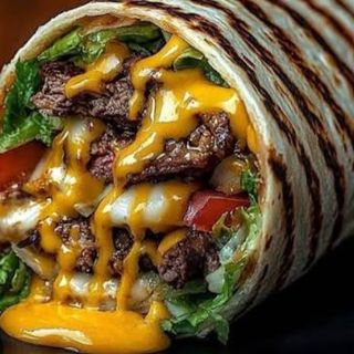 Грил Сандвич с Телешки суджук и Чедър (550 г)