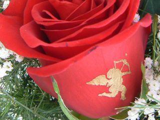 Рози с ангелче (златно или бяло)