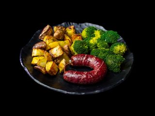 Телешки суджук един брой с две гарнитури по избор (450г)