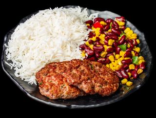 Пуешки бифтек два броя с две гарнитури по избор (450г)