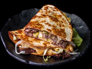 Тортила с телешко Блек Ангъс с една гарнитура по избор