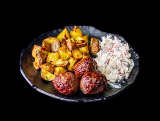 Телешки кюфтета с Уорчестър три броя с две гарнитури по избор (450г)