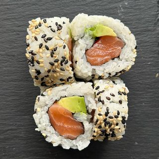 Урамаки Сьомга Авокадо