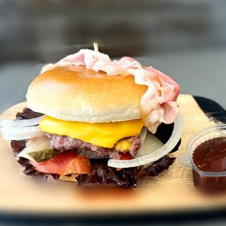 Барбекю Бургер + бекон и яйце (350г)