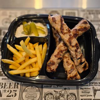 Три броя кебапчета 