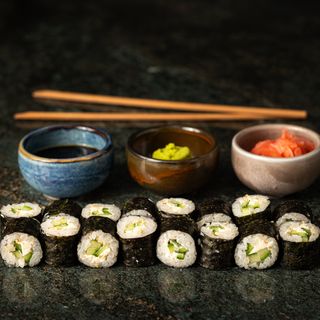 Хосомаки филаделфия и краставичка (16бр/220г)