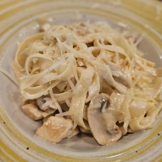 Паста с пиле и гъби