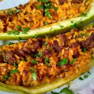 ПЪЛНЕНИ ТИКВИЧКИ С ТЕЛЕШКА КАЙМА И ОРИЗ 350 гр.