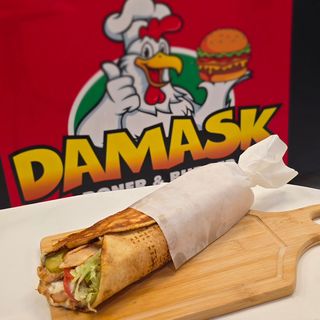 3(бр), пилешки дюнер с порция пържени картофки с сос.