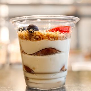 Бисквитена торта с баварски крем.