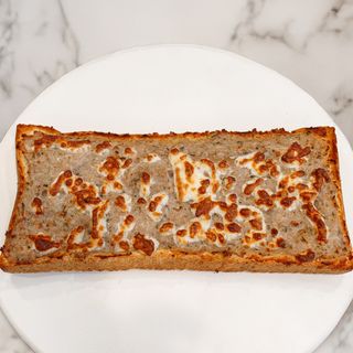 Принцеса с кайма и кашкавал 24см.