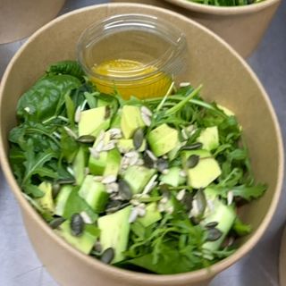 Зелена салата с авокадо