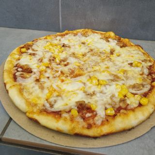 Пица риба тон