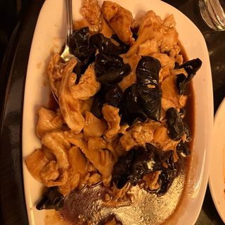 7.Пилешко месо с бамбук и черни гъби