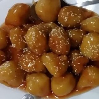 8.Пилешки хапки със сладко-кисел сос