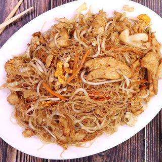 14.Оризови спагети със зеленчуци, яйце и пиле