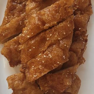 42.Панирано пилешко със сусам 600 грама