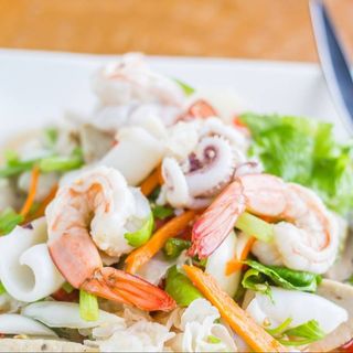 16. Салата от морски деликатеси