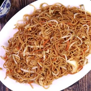 45. Пържени спагети със зеленчуци и яйце