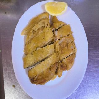 73. Панирано пилешко c лимонов сос.