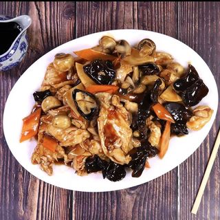 58. Свинско c бамбукови стръкчета и черни гъби