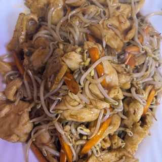 68B. Пилешко със соеви кълнове