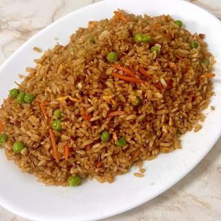 37. Пикантен пържен ориз със зеленчуци и яйце