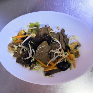 84. Телешко пържено със зеленчуци