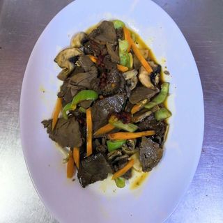 82. Телешко пържено c люти чушки.зелечуци