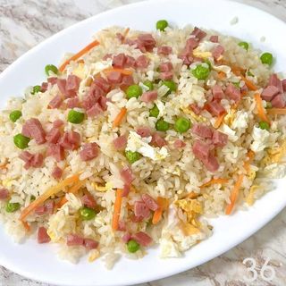 36. Пържен ориз по кантонски с яйце и шунка