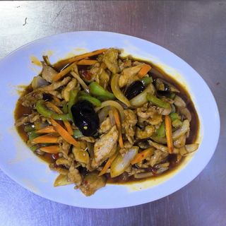 52. Свинско  Юсян с люто - кисел сос и зеленчуци