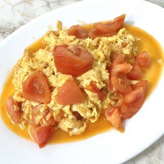 25. Пържени яйца c домат