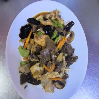 91. Телешко, пилешко, свинско със зеленчуци