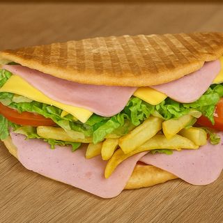 Сандвич с шунка и кашкавал