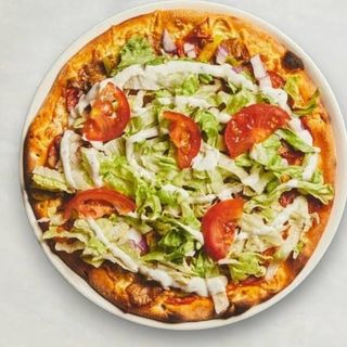 Салатена пица Пилешко (550г)