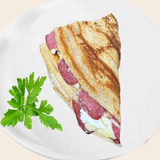 Палачинка с луканка и кашкавал