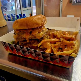 МЕГА Бургер + Картофки + Напитка