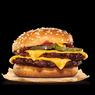 Двоен Чийзбургер + Картофки + Напитка