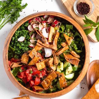 Фатуш с пържен хляб