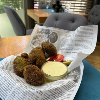 Спаначени кюфтенца с нахут и халуми