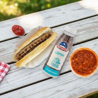 Сандвич с карначе и сос +салата дом. Лютеница + Айрян