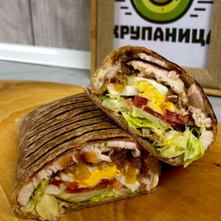 Тортила с пикантен салам и яйце