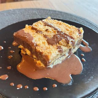 Протеинова бисквитена торта с домашен протеинов шоколад