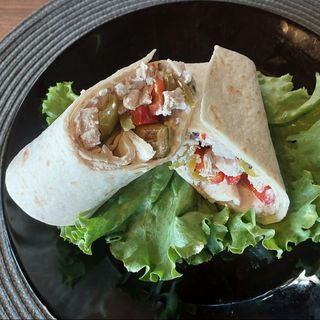 Тортила с пиле микс зеленчуци и ориз