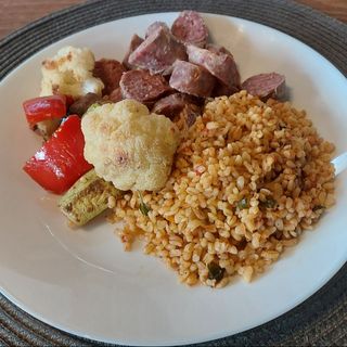 Телешки суджук с булгур със зеленчуци