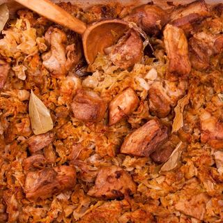 Свинско с кисело зеле